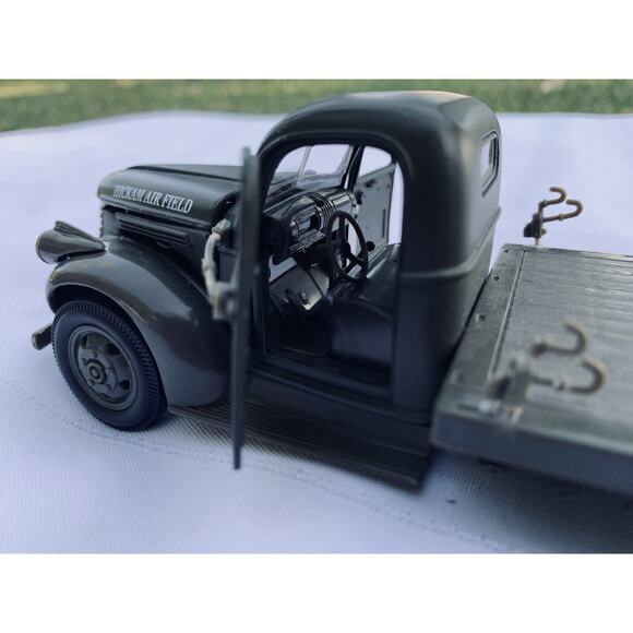 US ARMY 1941 Chevy Flatbed Truck 1/32 Hickam Air Field - Picture 5 of 7